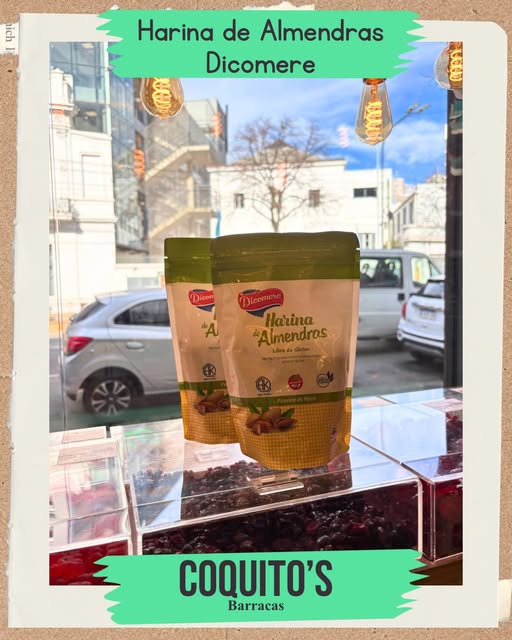 Harina de almendras Dicomere, libre de gluten, en la vidriera del local